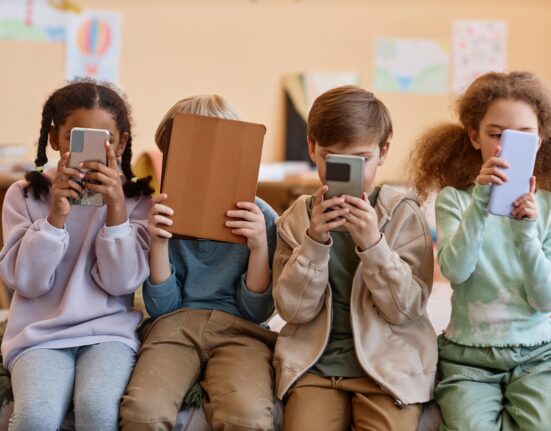 Kids and Social Media Parent Pulse Article Featured Image