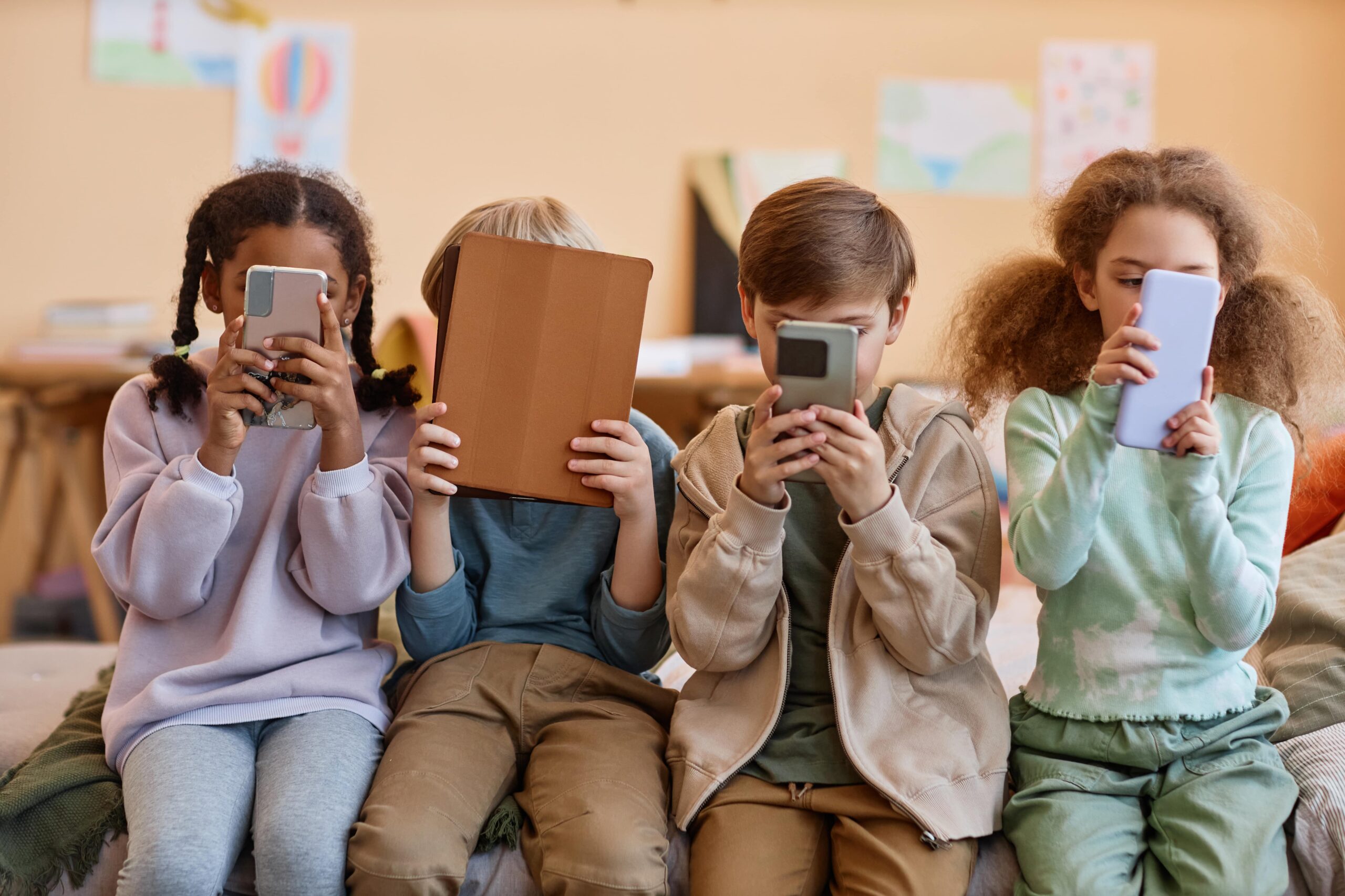 Kids and Social Media Parent Pulse Article Featured Image