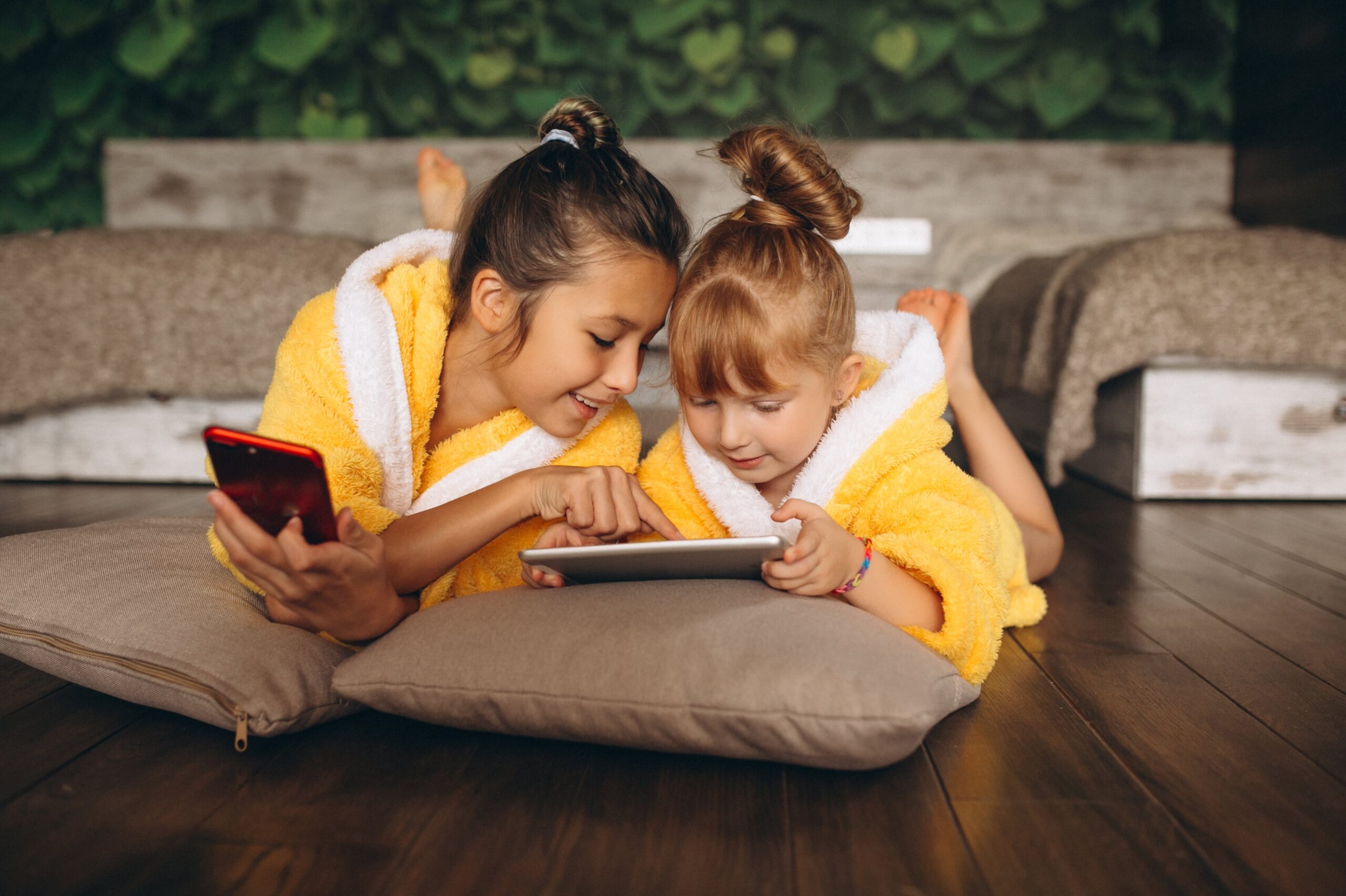Kids with Phones Parent Pulse Article Featured Image