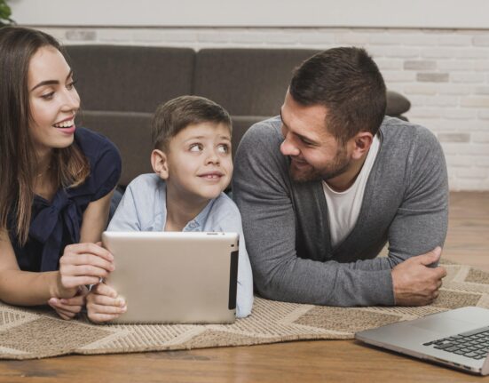 Digital World with Kids Parent Pulse Article Featured Image