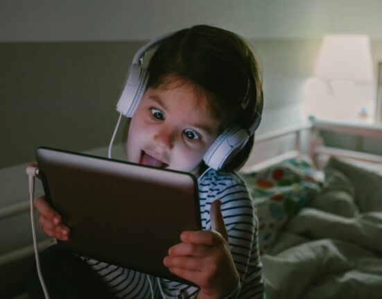 Kids Screen Time Parent Pulse Article Featured Image