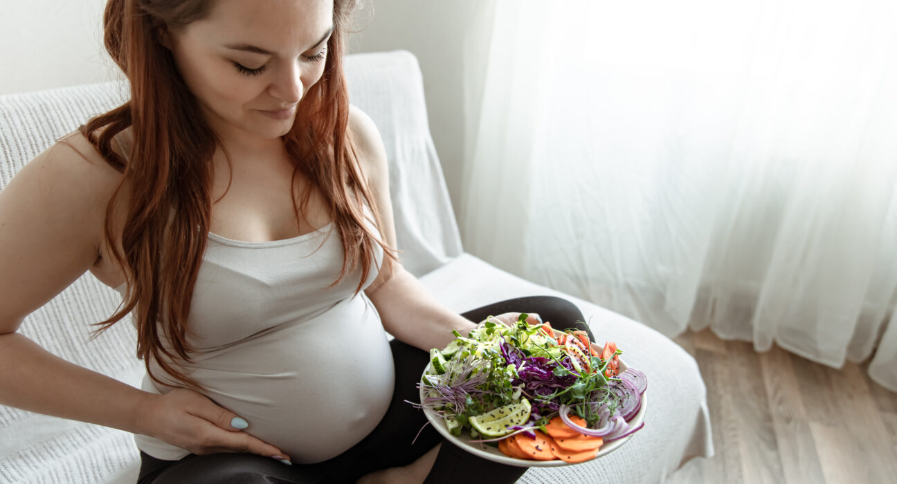Pregnant woman healthy food parent pulse article featured image