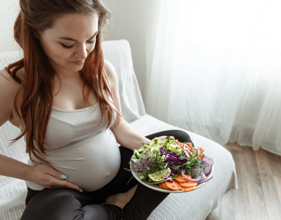 Pregnant woman healthy food parent pulse article featured image